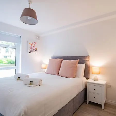 Dockside Haven - Free Parking Apartment